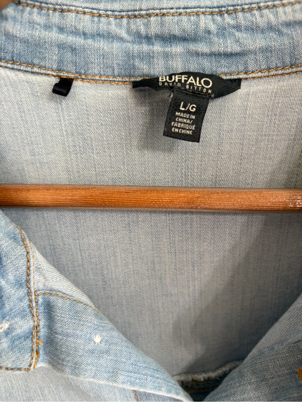 Great condition size L Buffalo David Bitton Light Blue Cropped Denim Shirt. - Picture 3 of 10